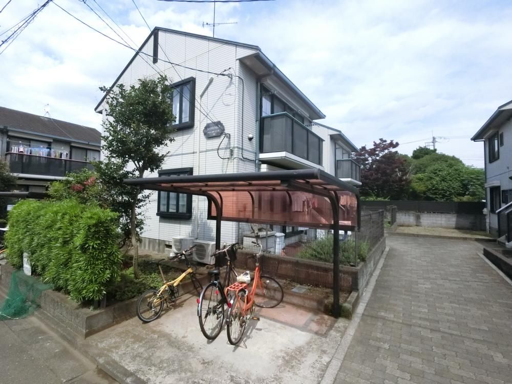 東京都三鷹市上連雀5丁目のアパートの建物外観