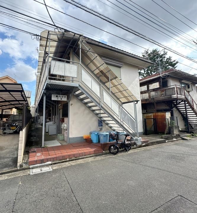 東京都武蔵野市西久保3丁目のアパートの建物外観