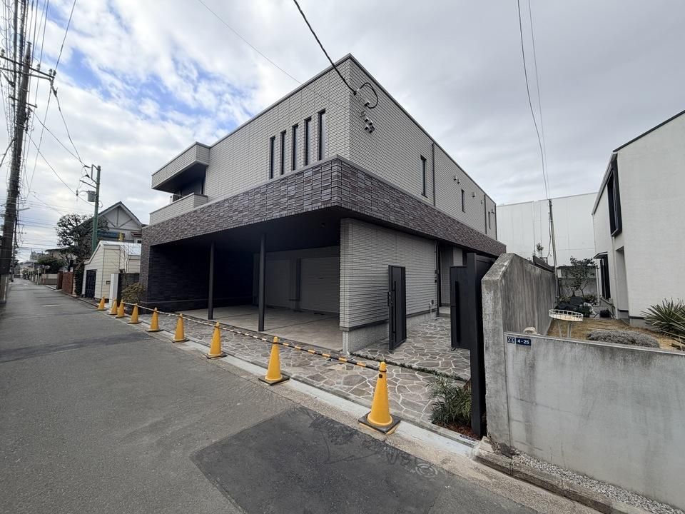 東京都武蔵野市吉祥寺本町4丁目のテラスハウスの建物外観