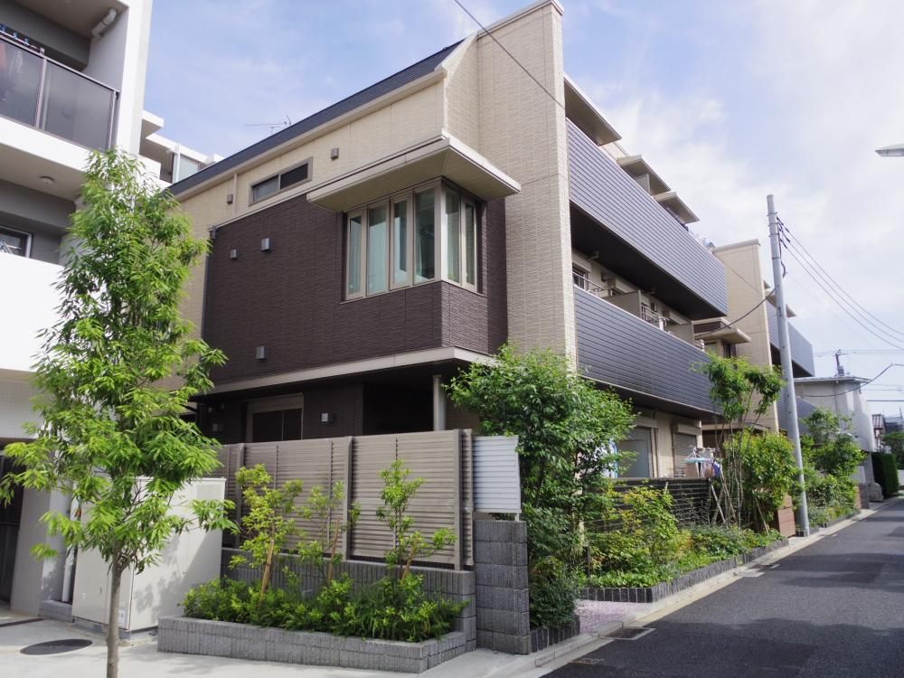 東京都武蔵野市西久保2丁目のマンションの建物外観