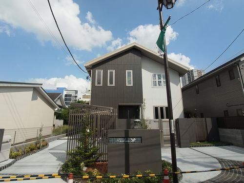 東京都武蔵野市西久保1丁目のアパートの建物外観