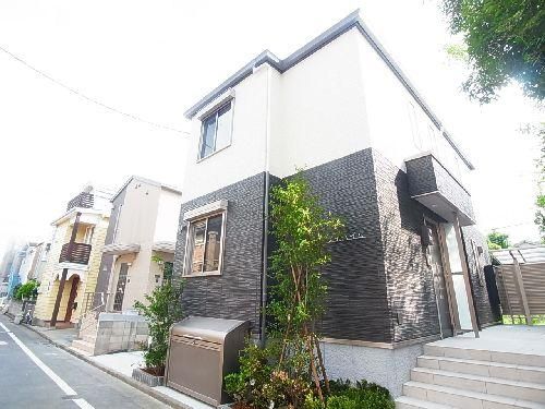 東京都三鷹市井の頭1丁目のアパートの建物外観