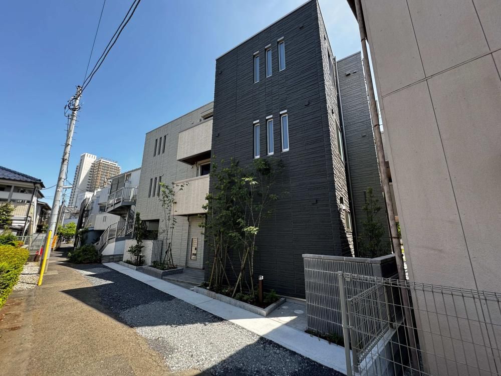 東京都小金井市本町5丁目のマンションの建物外観