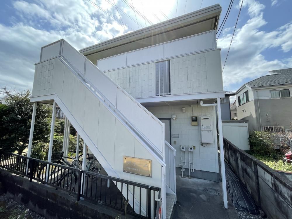 東京都小金井市梶野町2丁目のアパートの建物外観