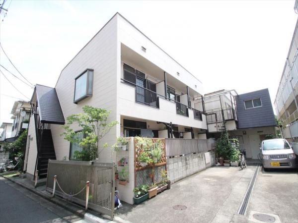 東京都三鷹市下連雀3丁目のアパートの建物外観