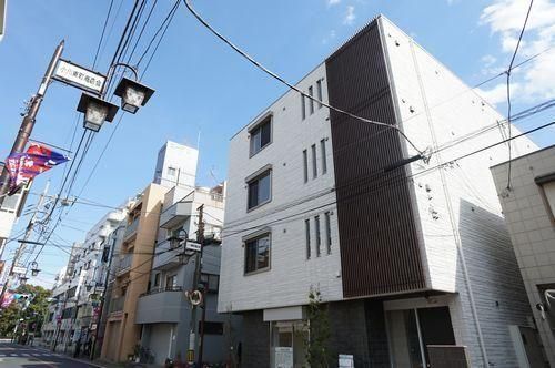 東京都小平市小川東町1丁目のマンションの建物外観