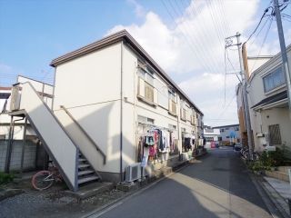 東京都三鷹市中原2丁目のアパートの建物外観