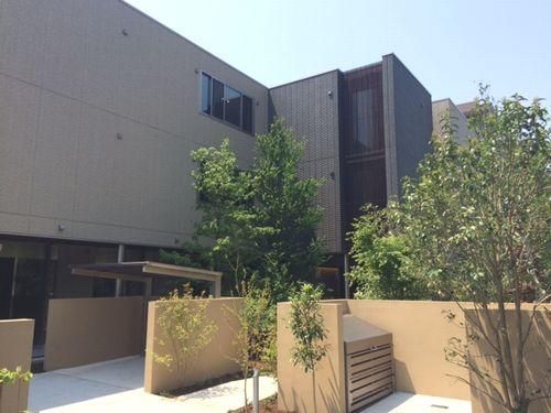 東京都武蔵野市桜堤2丁目のマンションの建物外観