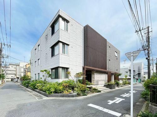 東京都武蔵野市西久保2丁目のマンションの建物外観