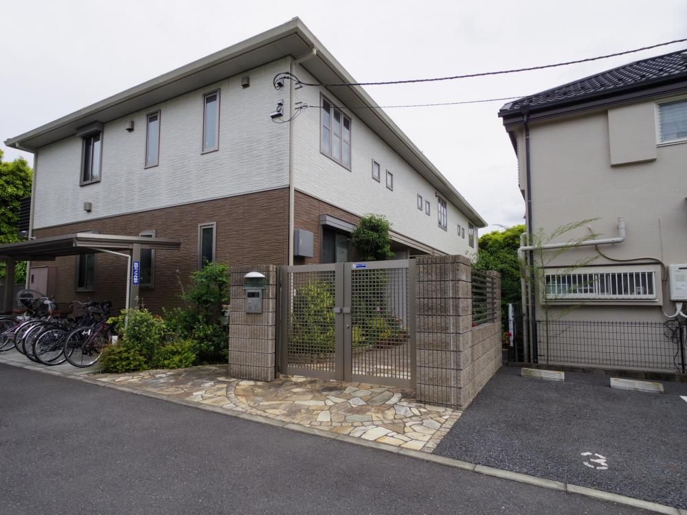 東京都三鷹市野崎1丁目のアパートの建物外観